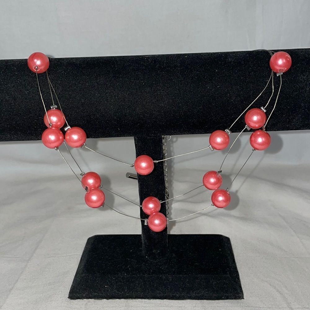 Three string wire necklace with fixed beads